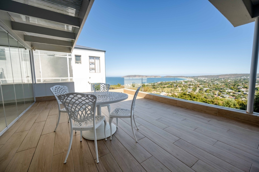 5 Bedroom Property for Sale in Signal Hill Western Cape